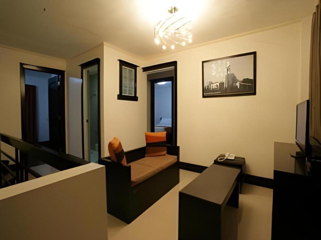L Square Hotel Tarlac City Exterior foto